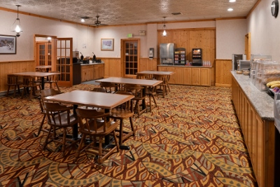 Free breakfast - Stage Coach Inn - West Yellowstone